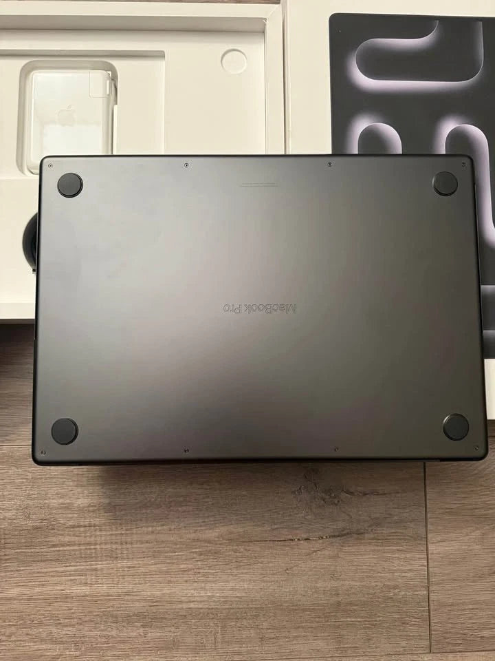 MacBook Pro 16" M4 Max chip 48gb/1TB